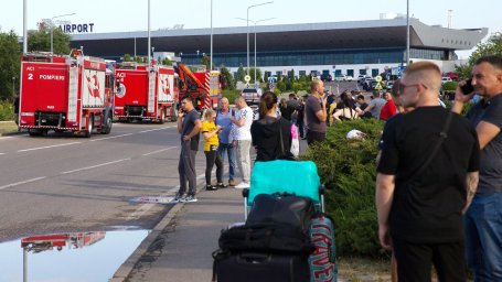 В аэропорту Кишинёва открыли стрельбу