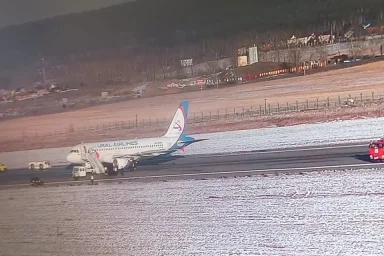 В Иркутске у пассажирского самолёта разрушились шасси