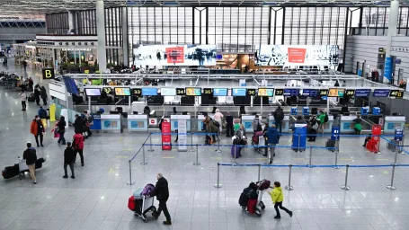 В аэропорту Сочи рассказали, сколько пассажиров ждут осенью